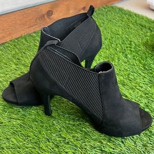 Simply Vera Wang boots! 9.5